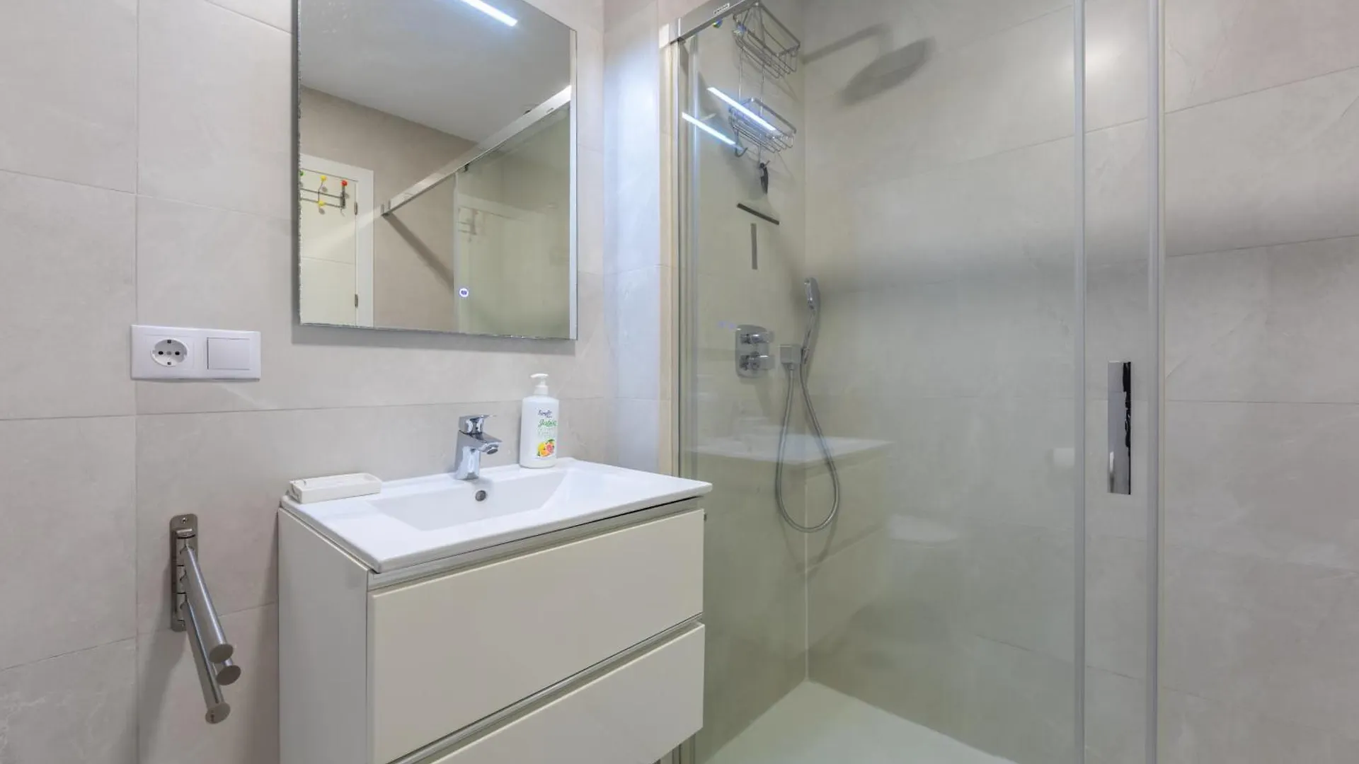 Centrico - Terraza - Fibra Optica & Garaje Apartamento Tarifa 0*,  Espanha